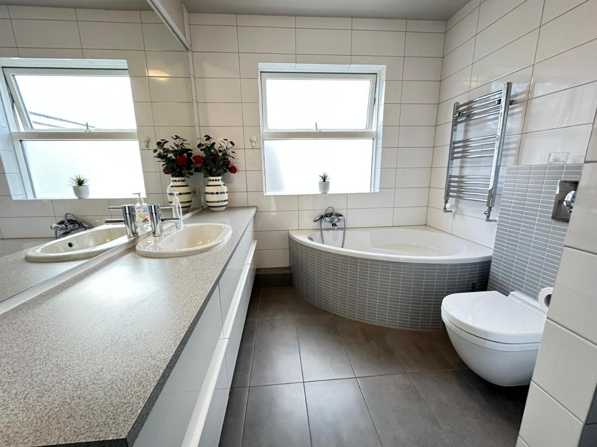 Spacious And Family Friendly Apartment In Kopavogur 雷克雅維克 外观 照片
